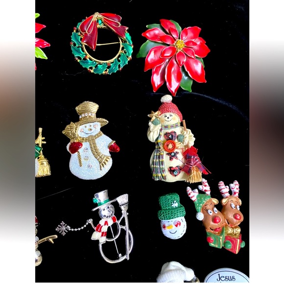Group Of 45 Beautiful Vintage Christmas Brooches Jewelry - Picture 9 of 9